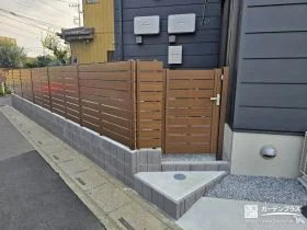 道路側もしっかり目隠し、暮らしを守るナチュラルフェンス[施工後]