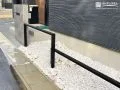 白と黒のコントラストが映える、上質な門まわり