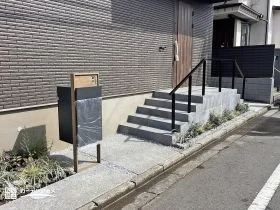 グリーンが映えるモダンな新築外構
