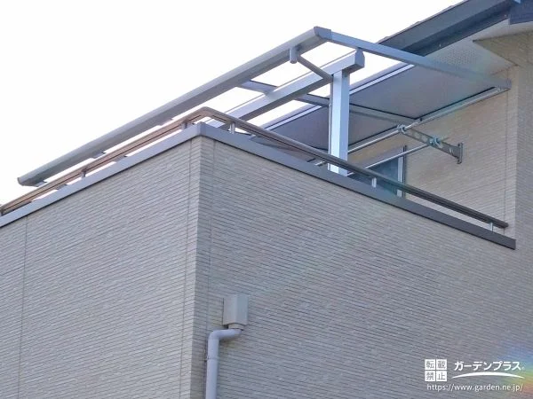 ベランダにバルコニー屋根を取り付け洗濯物干しを便利にした工事