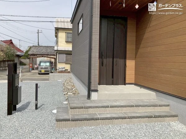 毎日の出入りが快適なステップの増設工事