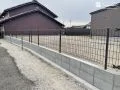 土留めとフェンスで囲った頑丈な建物周り