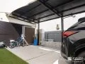 駐車スペース奥に設置された物置スペース