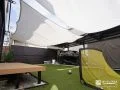 お庭の日差しを遮るシェード