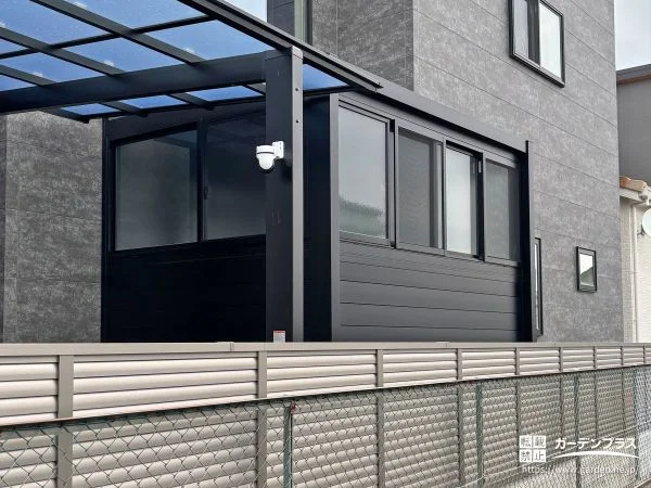 視線を気にせずくつろげる、もうひとつのリビング空間