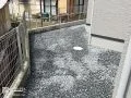 見た目もすっきり。犬走りの雑草対策工事