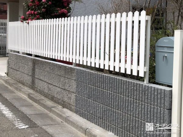 フェンスを明るいカラーに取り替えて爽やかな印象に