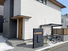 外構と植栽のバランスが美しいナチュラルモダンな新築外構