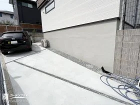 目地デザインもスタイリッシュな駐車スペース[施工後]
