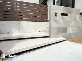 シンプルなのに映える。ワントーンで魅せる新築外構