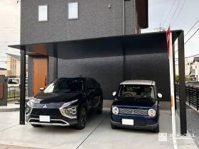 ブラックで引き締める、スタイリッシュなカーポート[施工後]