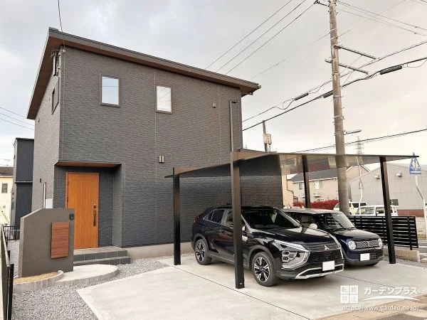 No.25658 カラーで魅せる、建物と調和した統一感のある新築外構[施工後]