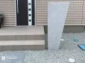 彫刻のように佇む、美しい機能門柱