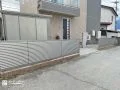 上下2方向が道路に面した敷地を活かす新築外構