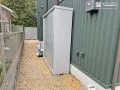 わずかなすき間も有効活用。ぴったり収まるスリム物置
