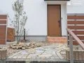 毎日がうれしくなる、曲線石張りのアプローチ工事