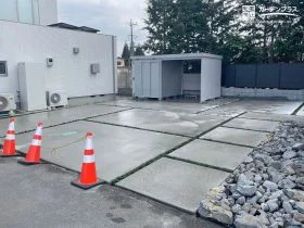 玉竜の目地が爽やかな駐車スペースのリフォーム工事
