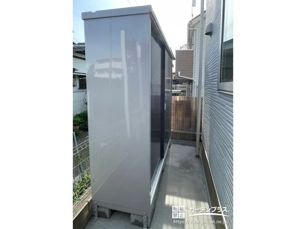 隙間空間を有効活用して物置を設置し収納スペースを設けた工事