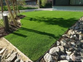 土のままのお庭に人工芝を敷き緑豊かに仕上げたリフォーム工事