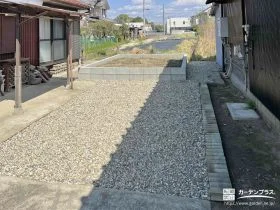 雑草二悩まされることのない歩きやすく整った砂利敷きのお庭工事