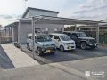 間口の広い3台用のカーポートが暮らしを支える外構工事