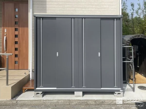 シンプルなデザインでお住まいにマッチする物置