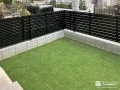 お子様が遊ばれる際の転落事故を防ぐ目隠しフェンスの設置工事