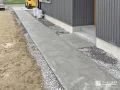 玄関アプローチの足元を平らで快適に