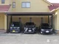 敷地内にぴったり納まる折板屋根カーポート