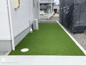 毎日の手入れもラクに。人工芝でつくるすっきり快適な庭[施工後]