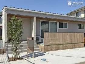 木調がやさしく映える、ナチュラルモダンな新築外構