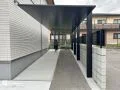 スマートに魅せる、直線美と重厚感のあるカーポート