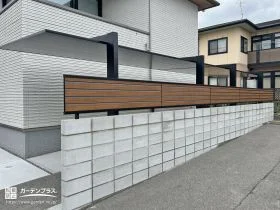 敷地を最大限生かす縦連棟カーポートがおしゃれな新築外構