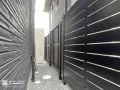 視線を遮りつつコストも抑える、奥側フェンスの工夫