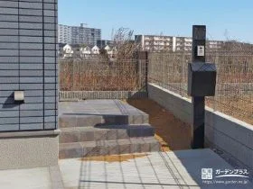 玄関まわりがすっきり整う機能門柱[施工後]