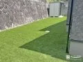 裏庭もお手入れの楽な人工芝で整えました