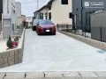 旗竿地にぴったりのシンプルで使い勝手の良い駐車スペース