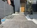 シンプルながらも奥行きとリズム感のあるアプローチ