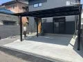 重厚感の中にも軽やかさをプラスするモノトーン外構