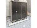 お庭の一画にシックなブラウンカラーの物置を設置