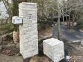 自然石風タイルで門柱をリフォームし玄関を明るく演出した工事