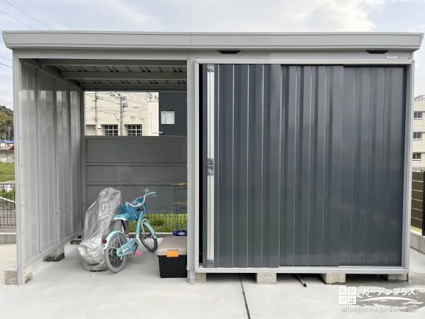 お子様の自転車も安心して置ける開放スペース付きの物置設置工事