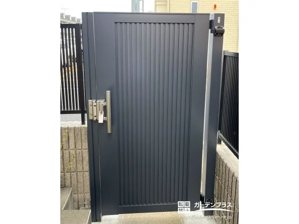 出入りのしやすさを保ちつつ防犯性を向上させた門扉の設置工事