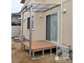 頭上にテラス屋根をつけ天候を気にせず洗濯物が干せるデッキ工事