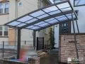 カーブを描く屋根が優しくお住まいに馴染むカーポート設置工事