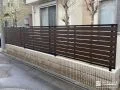 お手入れが大変な植栽を撤去し目隠しフェンスを設置した工事