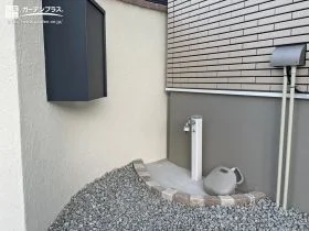 門柱とマッチするナチュラルな水受け[施工後]