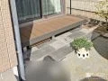 掃き出し窓前に永く綺麗にお使いいただけるデッキを設置