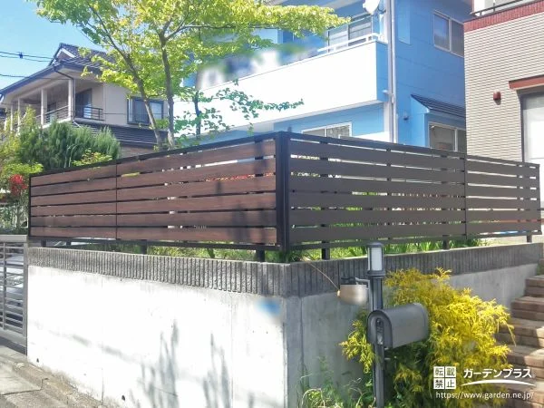 ナチュラルモダンな印象のフェンスですっきり目隠しをした工事