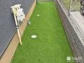 雑草対策と見た目の美しさを両立した鮮やかな緑の人工芝敷設工事